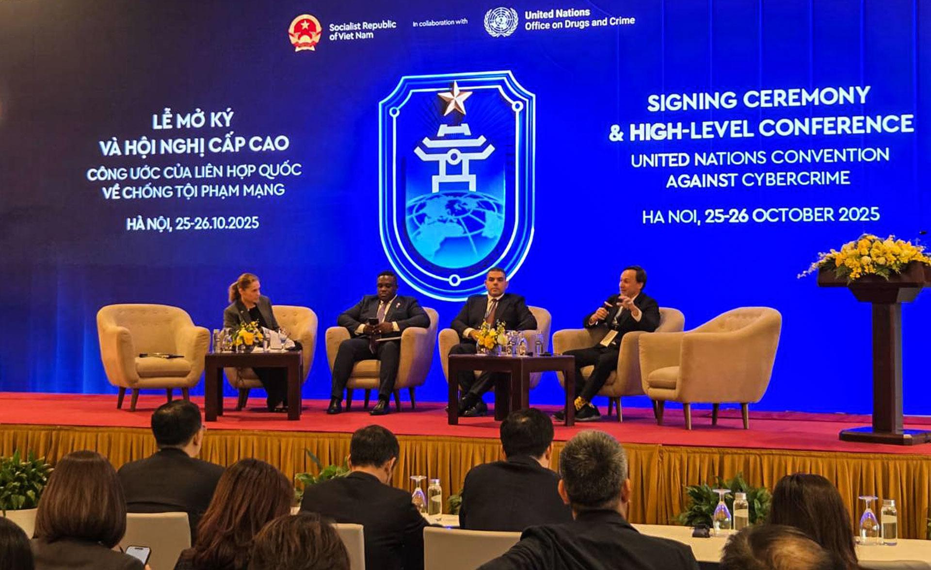 Jarek Jakubcek - Giám đốc Đào tạo Thực thi Pháp luật Toàn cầu của Binance chia sẻ kinh nghiệm về phòng chống tội phạm tiền mã hóa.